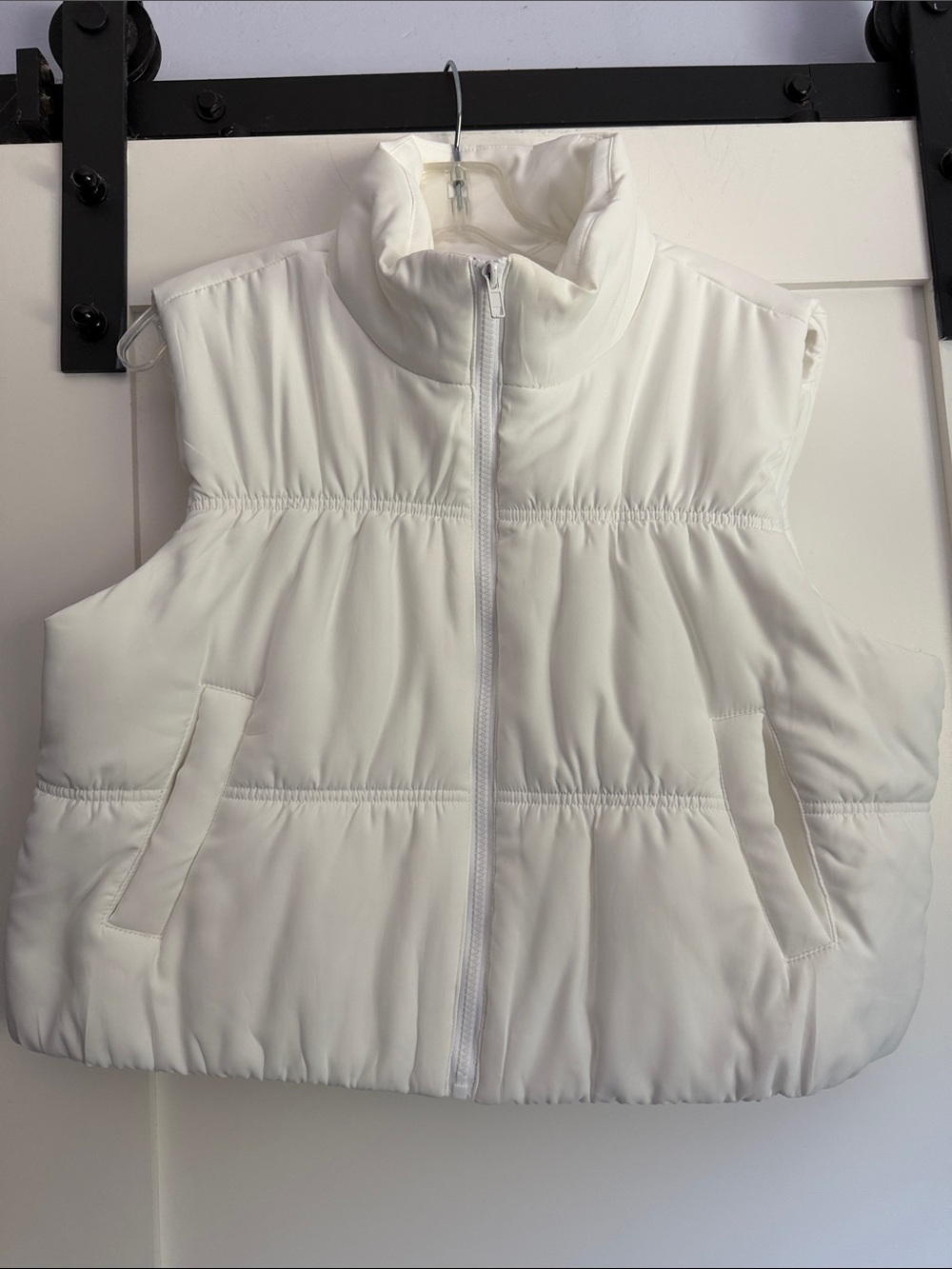 Women cropped White Puffer Vest with Front Zip